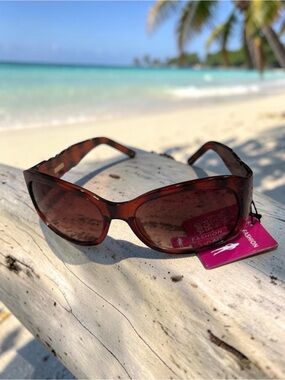 NEW Foster Grant Sunglasses! Great frames with  a delicate pattern on arms